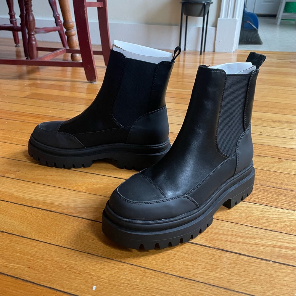 Black Rocket Dog Chelsea Boots, Size 8.5